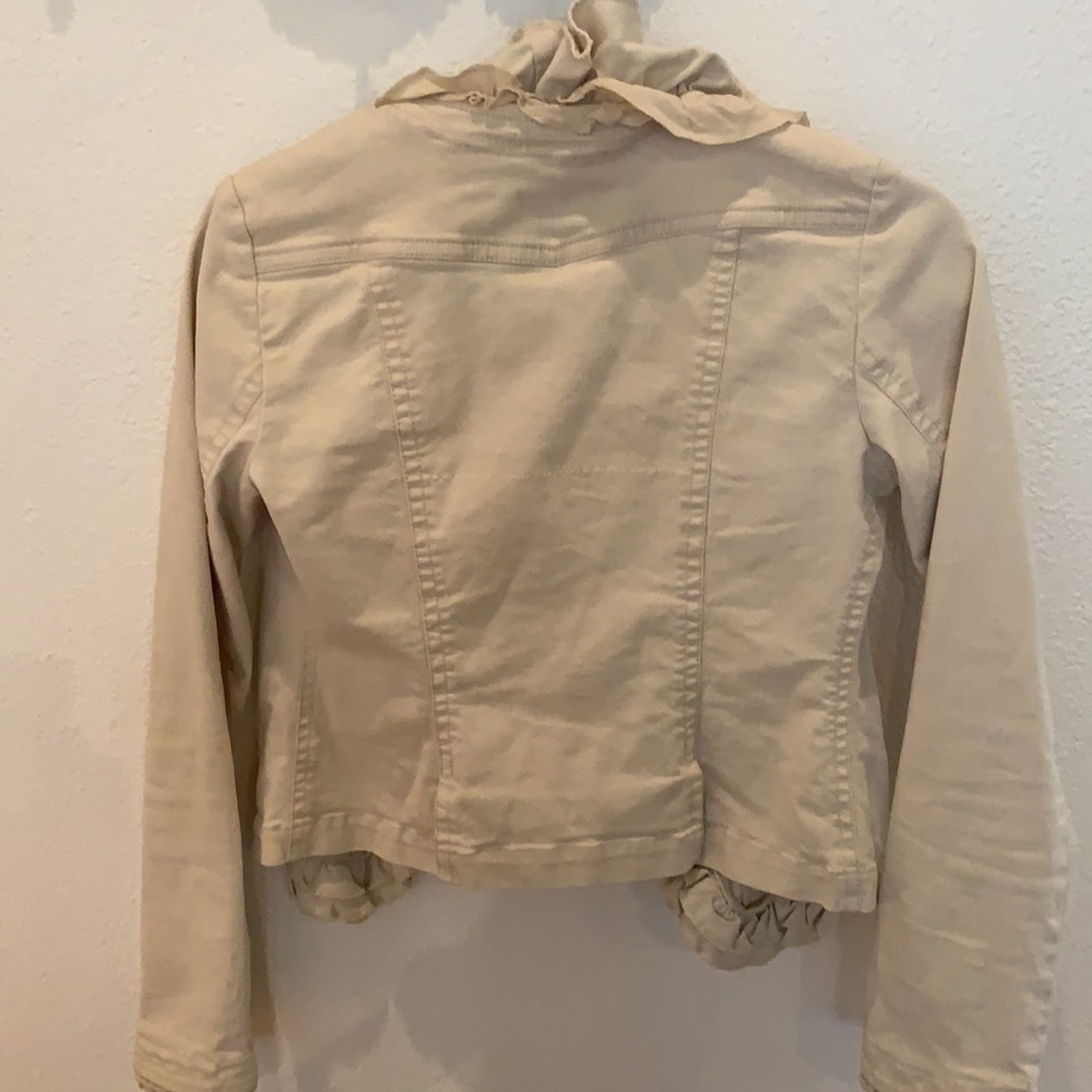 Super Cute Ruffled Jacket - Picture 4 of 4